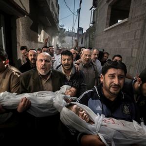 'Gaza Burial' by Swedish photographer Paul Hansen has won the 2013 World Press Photo of the Year. Details below.